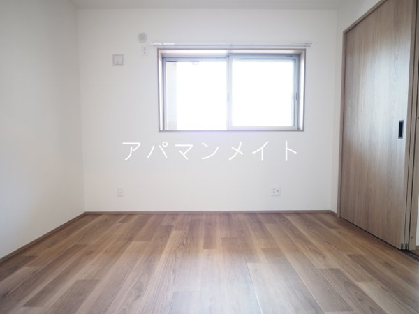 【横浜市戸塚区上矢部町のアパートの洋室】