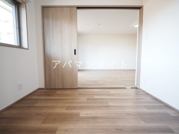 【横浜市戸塚区上矢部町のアパートの子供部屋】