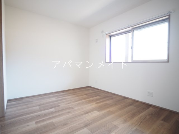 【横浜市戸塚区上矢部町のアパートの洋室】