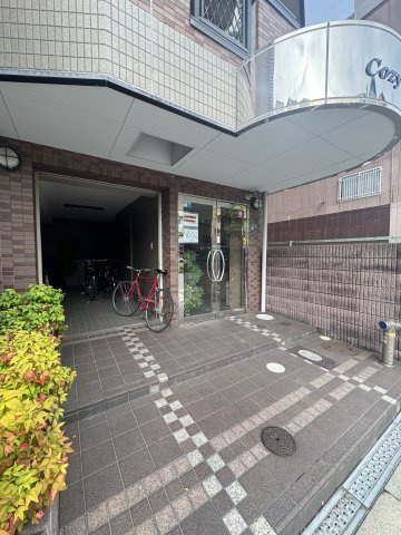 COZY COURTのエントランス