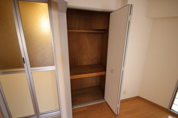 サムティ灘駅前の収納