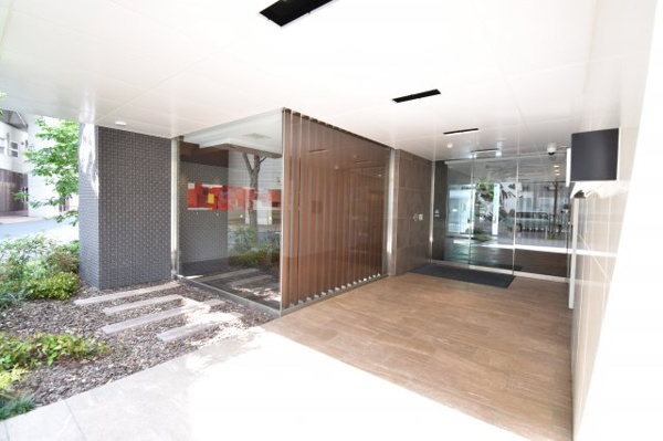 エンクレスト天神AVANTのエントランス