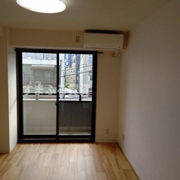 メゾン　ド　サフィール　岡崎市明大寺本町の居間