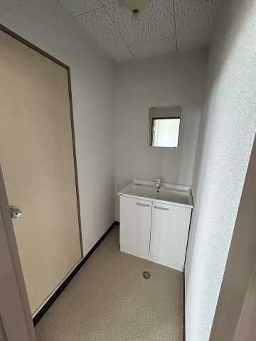 【ハシモト・レジデンスビルの居間】