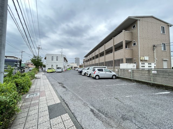 【ハシモト・レジデンスビルの駐車場】