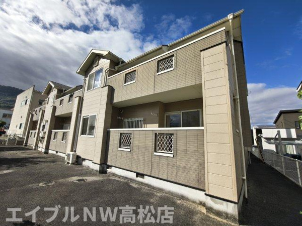 【スクエアータウンの外観】