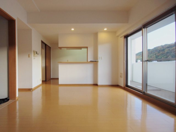 【アーバンライフ相田の居間】