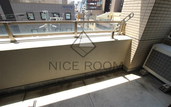 アーデンタワー立売堀のバルコニー