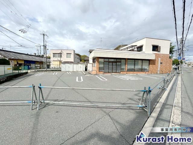 錦織南1丁目ロードサイド店舗の駐車場写真