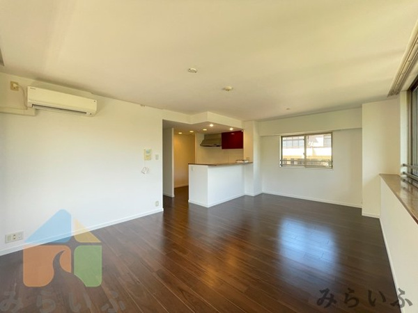 【レザンドール東山元町の居間】