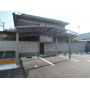 明美町屋根付き月極駐車場の外観