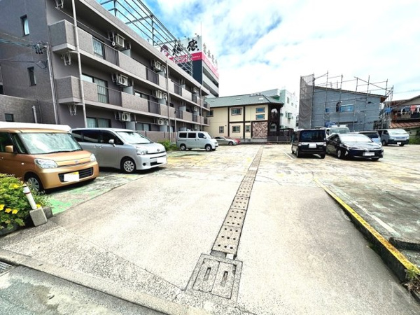 【エクシード松山の駐車場】