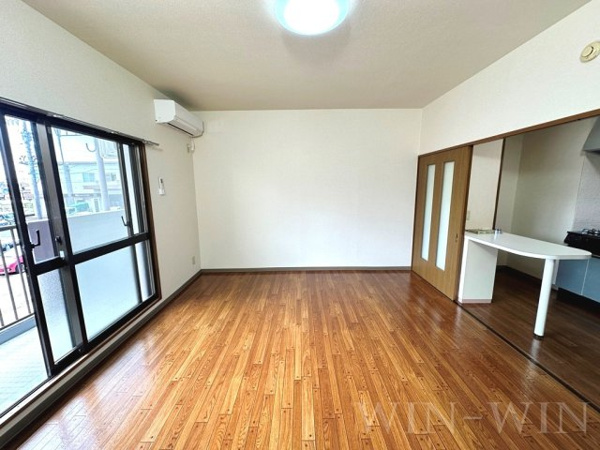 【エクシード松山の居間】