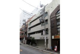伊東屋栄中駒ビル本館の外観