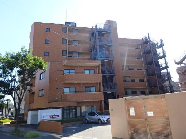 ネオハイツ泉中央の外観