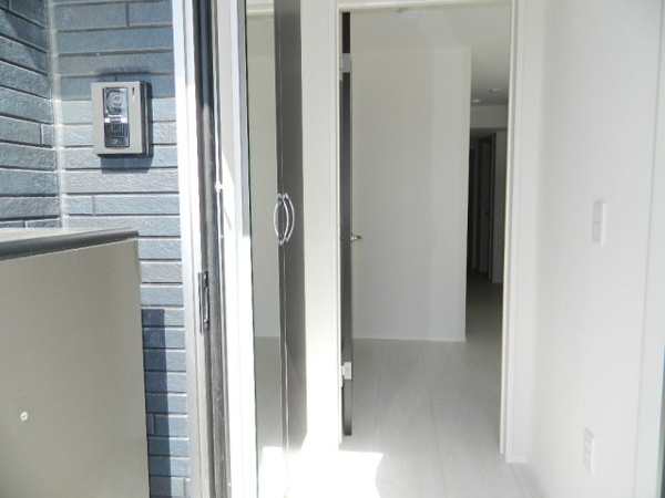 【セレーノ・ビューの玄関】