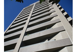 サーパス城山二番館の外観