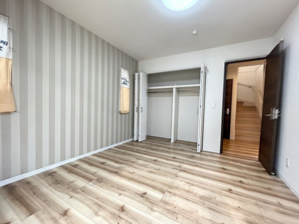 【梶ヶ谷6丁目戸建ての洋室】