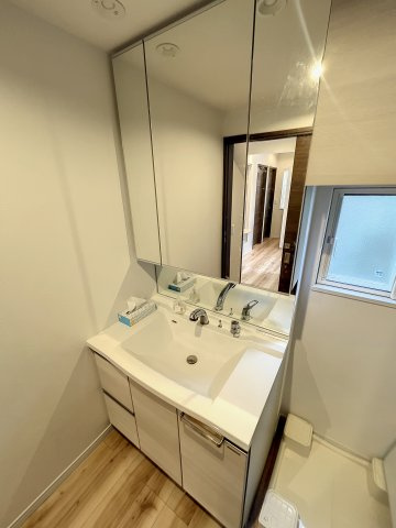 【梶ヶ谷6丁目戸建ての独立洗面台】