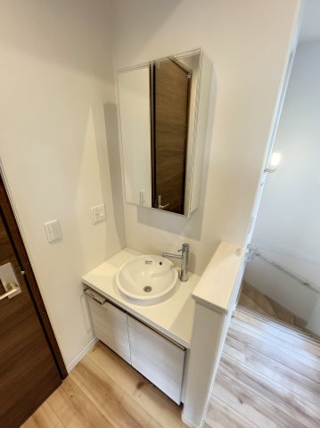 【梶ヶ谷6丁目戸建ての独立洗面台】