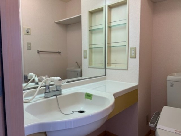 【ヴィラ･グレースの洗面所】