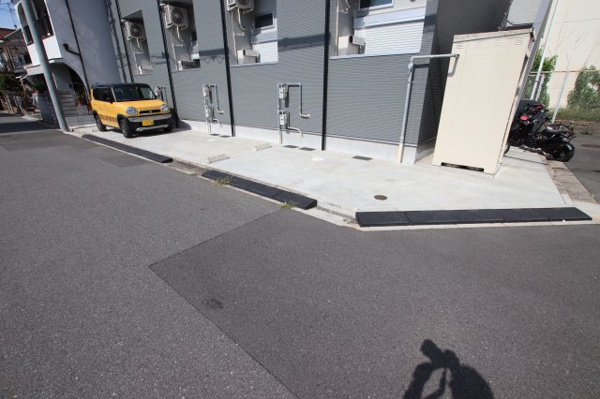 【コンフォータスの駐車場】