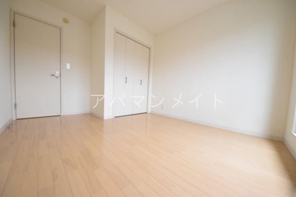 【オリビエートの洋室】