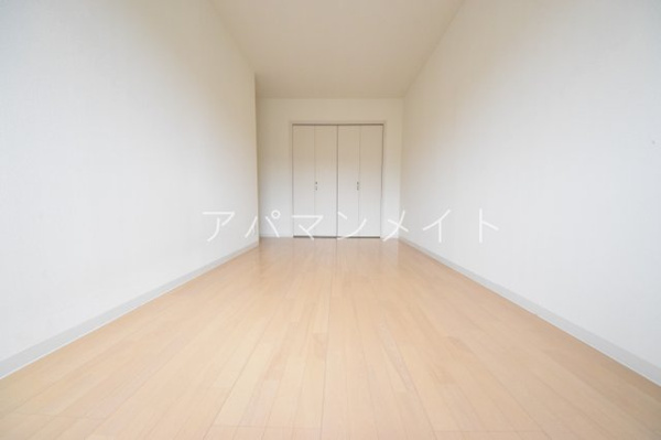【オリビエートの洋室】