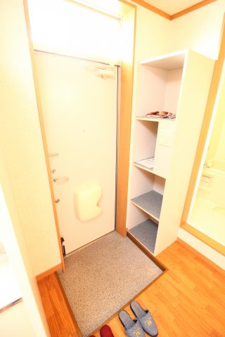 ピレーネ垂水の玄関