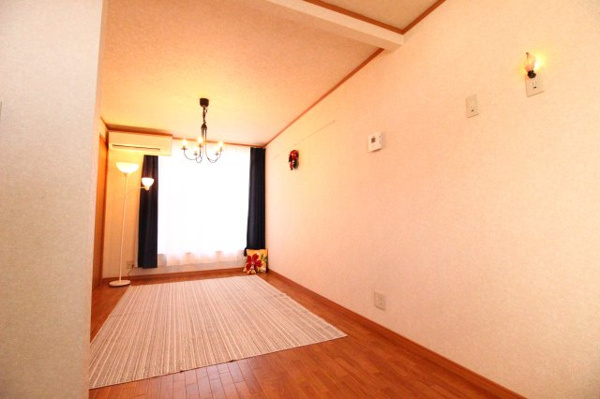 ピレーネ垂水の居間