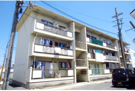 貝塚市麻生中のマンションの外観