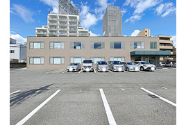 クレストビルの外観