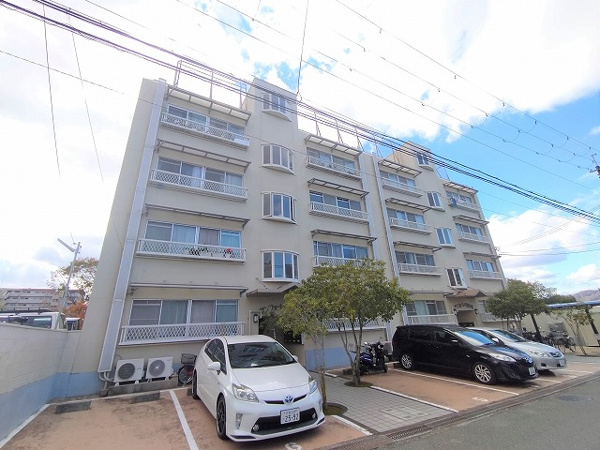 箕面市船場西のマンションの外観