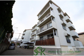 大沢マンションの外観