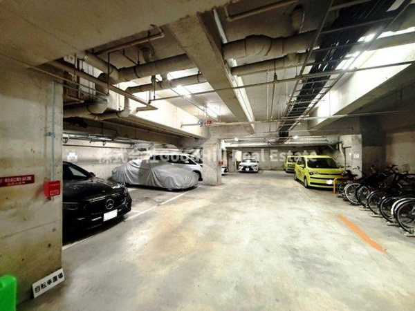 マイルド新大阪レジデンスの駐車場