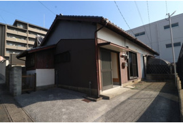 湯川4丁目戸建の外観
