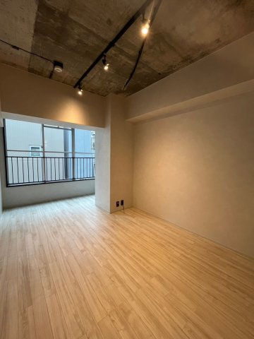 サンハイム南森町の居間