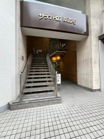 サンハイム南森町のエントランス