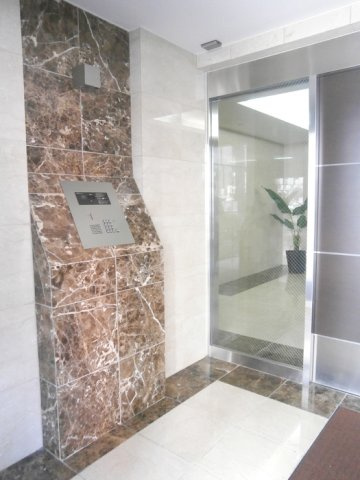 【ラ・メゾン東山のエントランス】