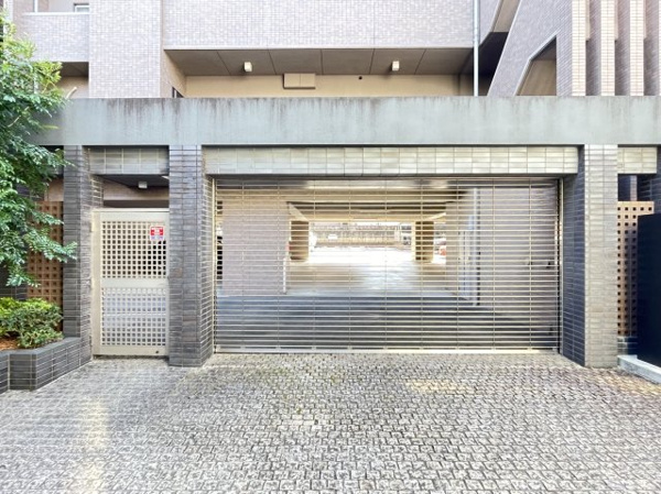 【ラ・メゾン東山の駐車場】