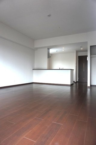 【ラ・メゾン東山の居間】