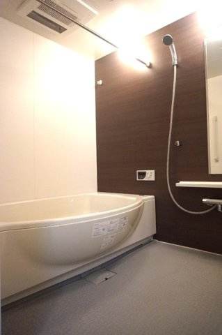 【ラ・メゾン東山の浴室】