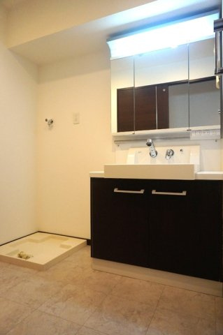 【ラ・メゾン東山の独立洗面台】