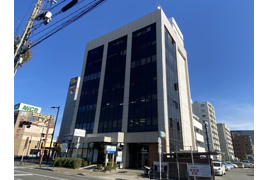 西山地産ビルの外観