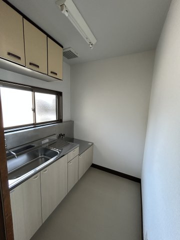 【須田ビルのキッチン】