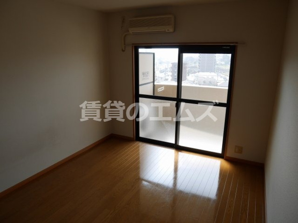 オリンピア竹下の洋室