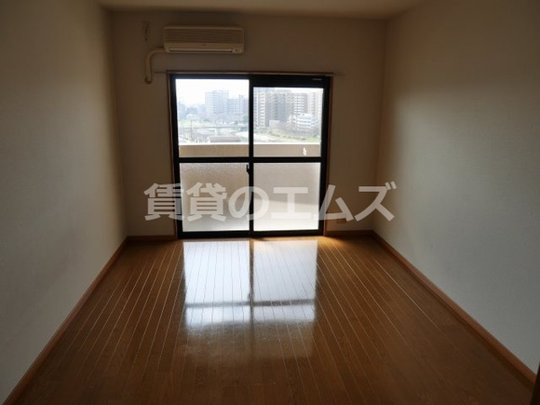 オリンピア竹下の洋室