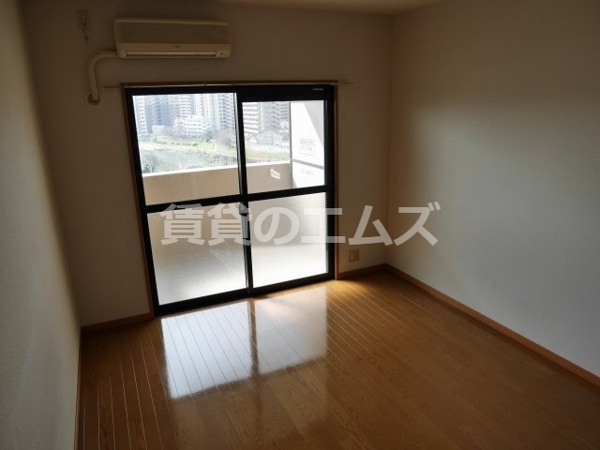 オリンピア竹下の洋室