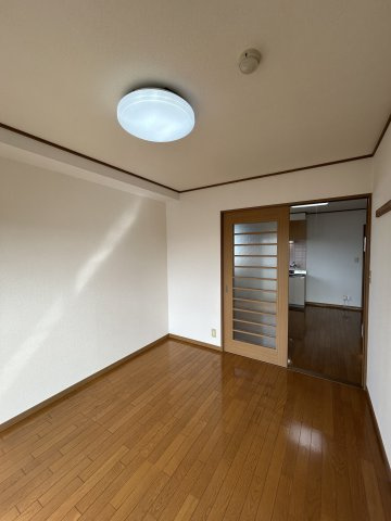 【グランパレの洋室】