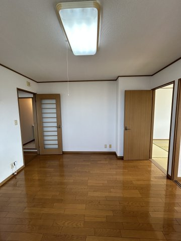 【グランパレの居間】